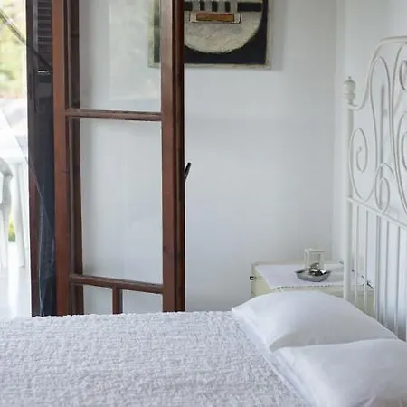 Areti Orfeas Studios Apartment