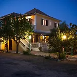 شقة Areti Orfeas